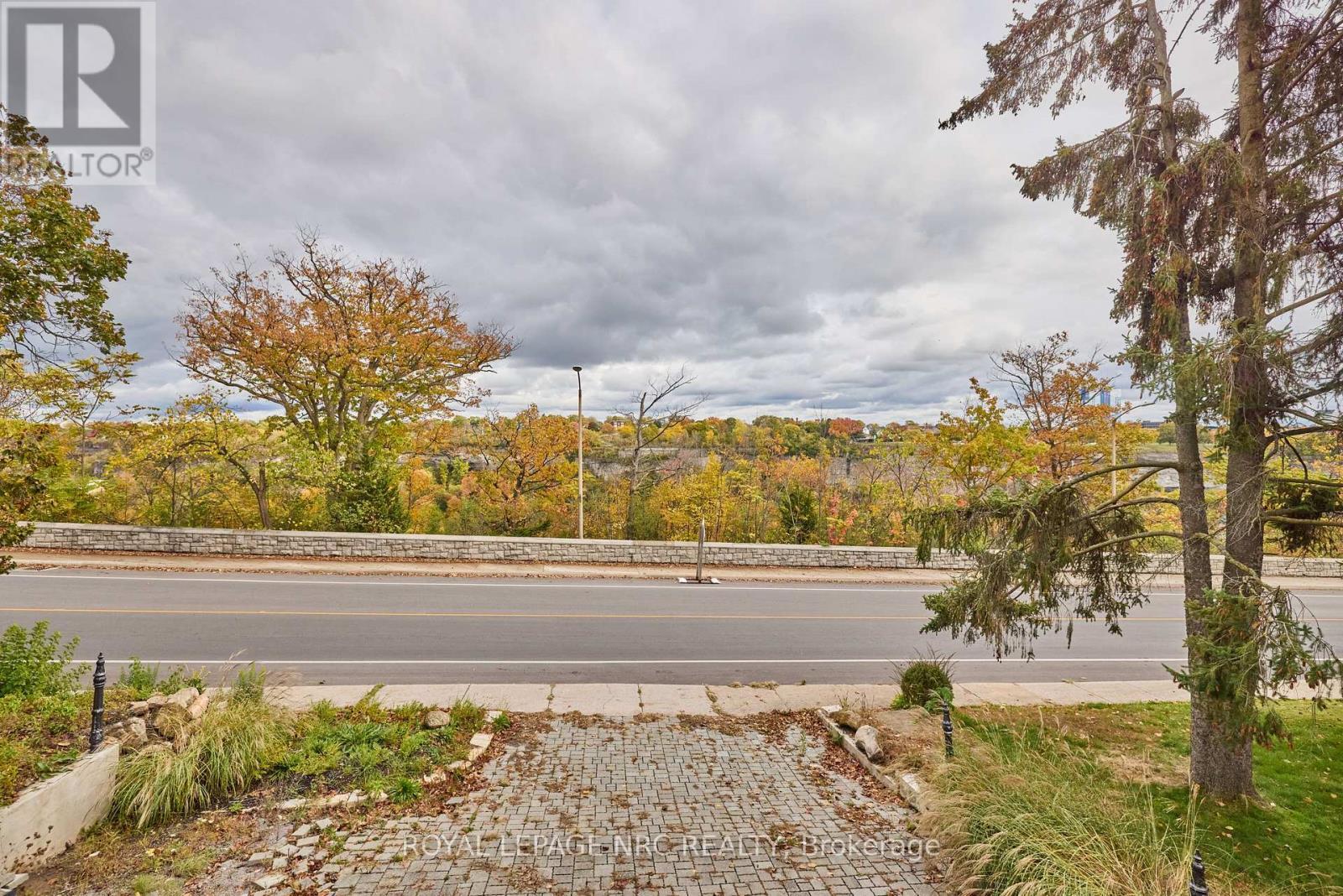 












5427 RIVER ROAD

,
Niagara Falls (Downtown),




Ontario
L2E3H1

