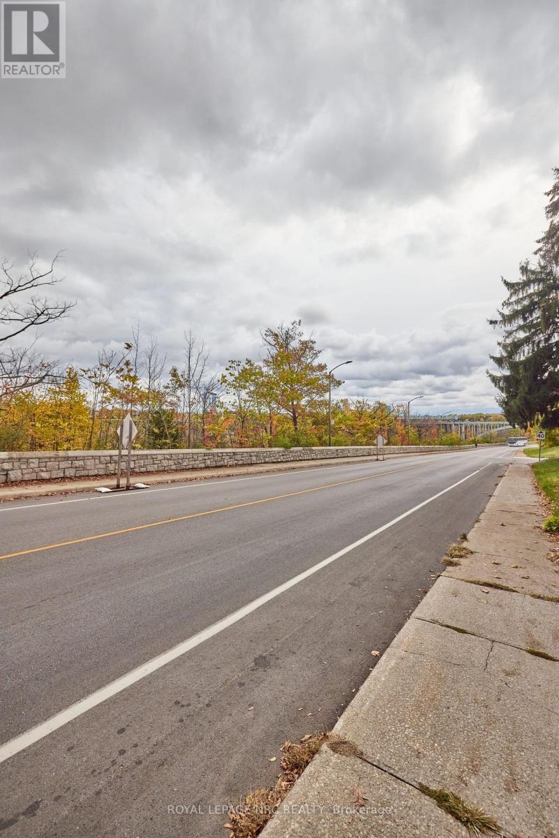 












5427 RIVER ROAD

,
Niagara Falls (Downtown),




Ontario
L2E3H1

