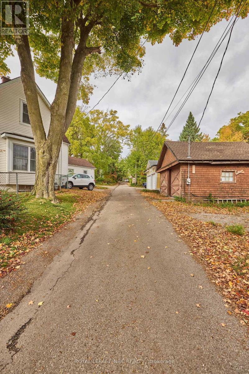 












5427 RIVER ROAD

,
Niagara Falls (Downtown),




Ontario
L2E3H1

