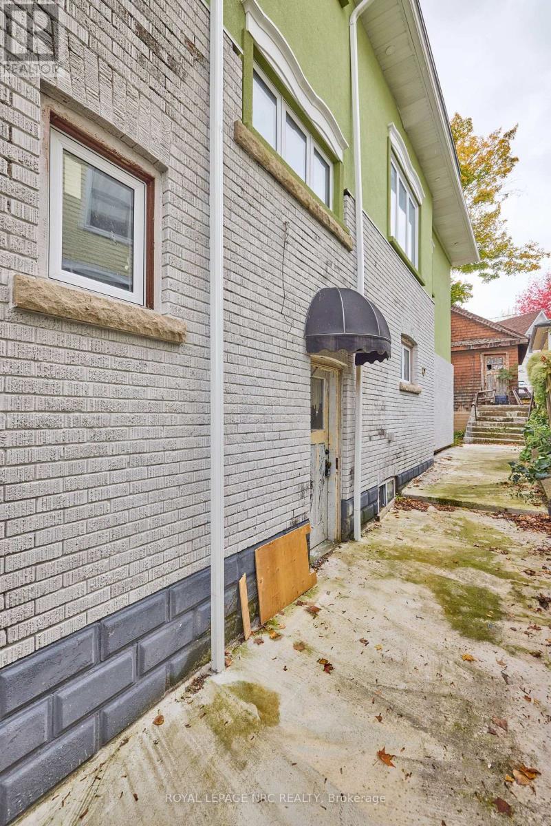 












5427 RIVER ROAD

,
Niagara Falls (Downtown),




Ontario
L2E3H1

