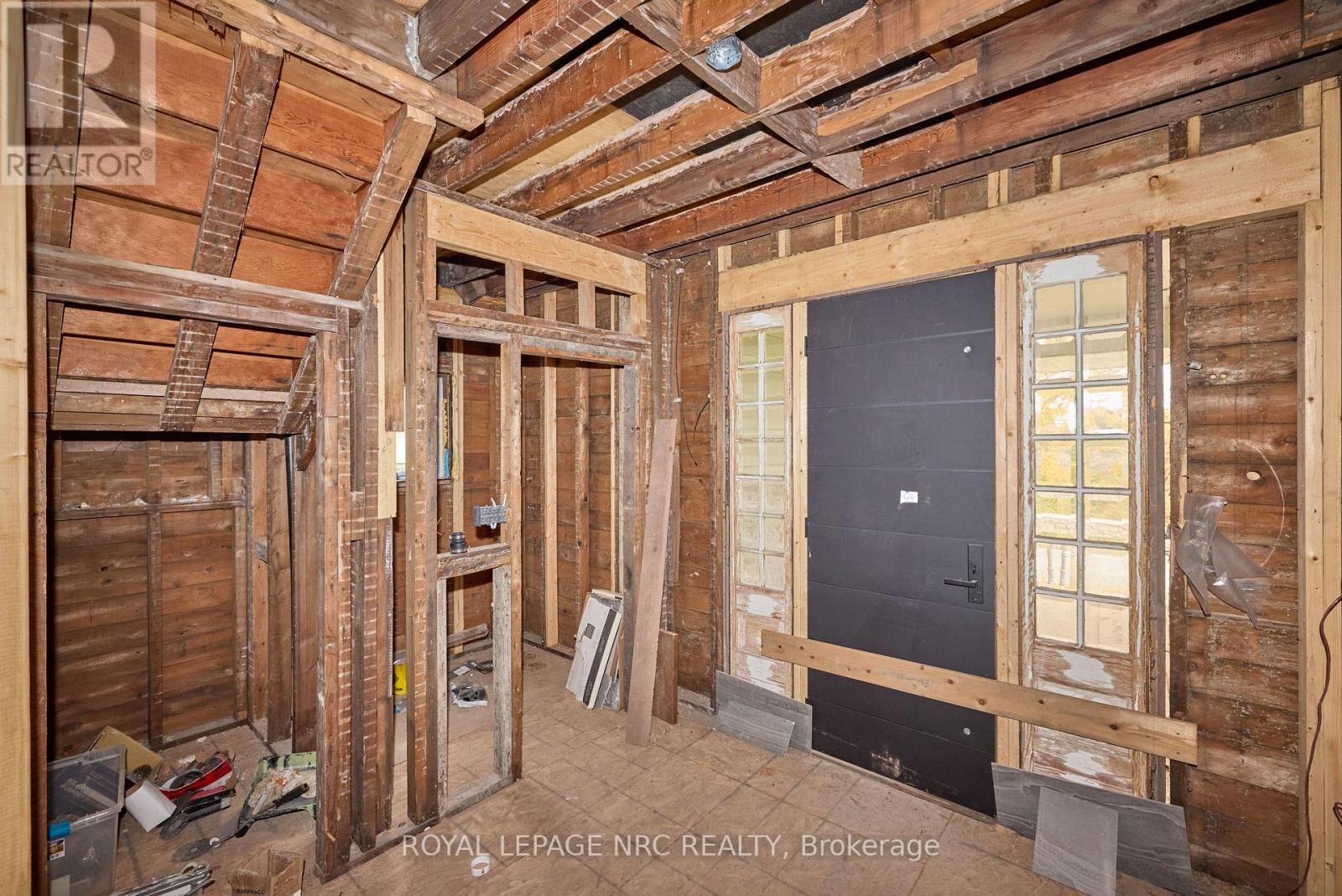 












5427 RIVER ROAD

,
Niagara Falls (Downtown),




Ontario
L2E3H1

