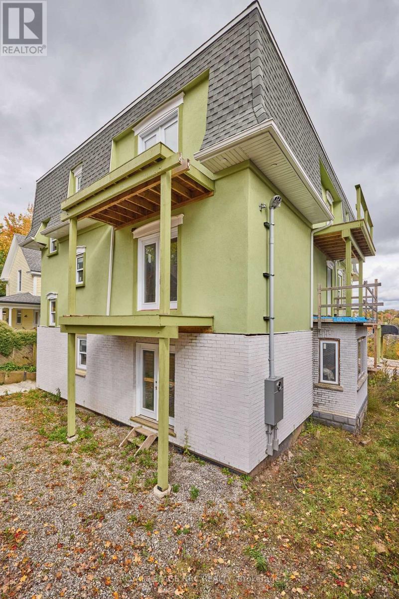 












5427 RIVER ROAD

,
Niagara Falls (Downtown),




Ontario
L2E3H1

