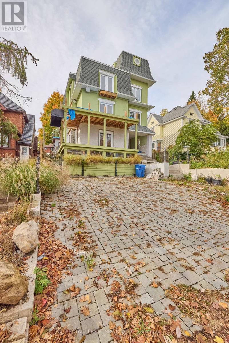 












5427 RIVER ROAD

,
Niagara Falls (Downtown),




Ontario
L2E3H1

