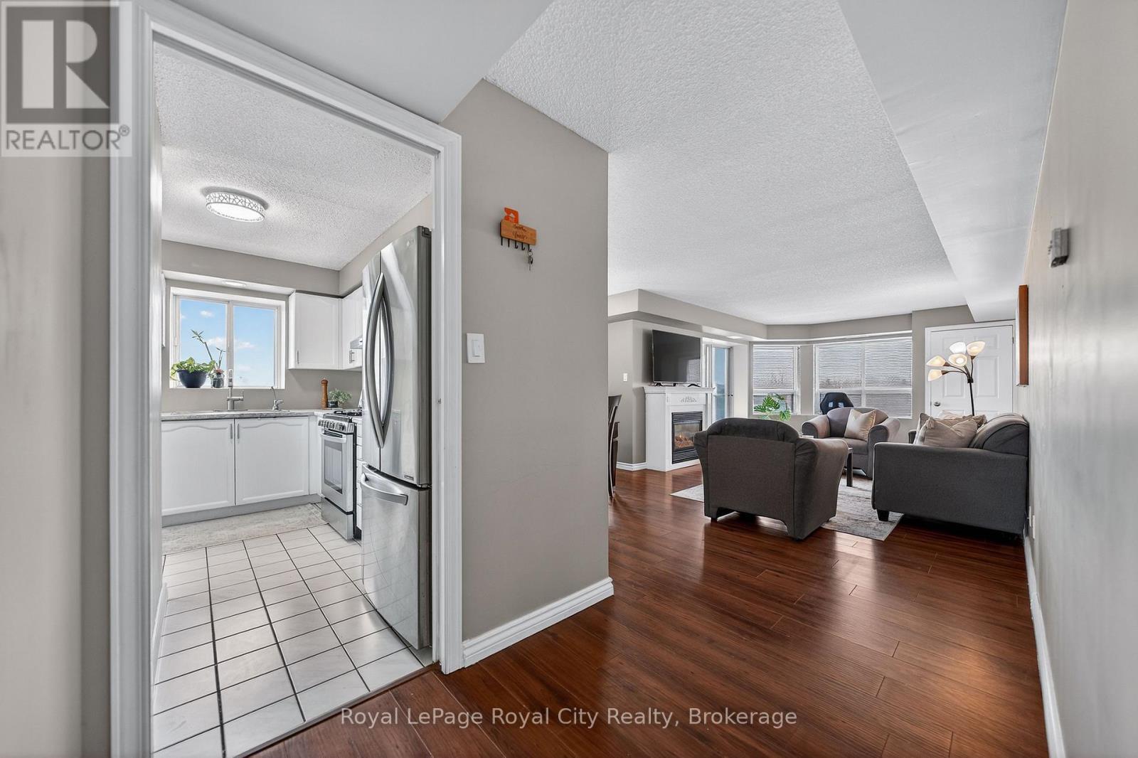 












701 - 281 BRISTOL STREET

,
Guelph (Junction/Onward Willow),




Ontario
N1H8J3

