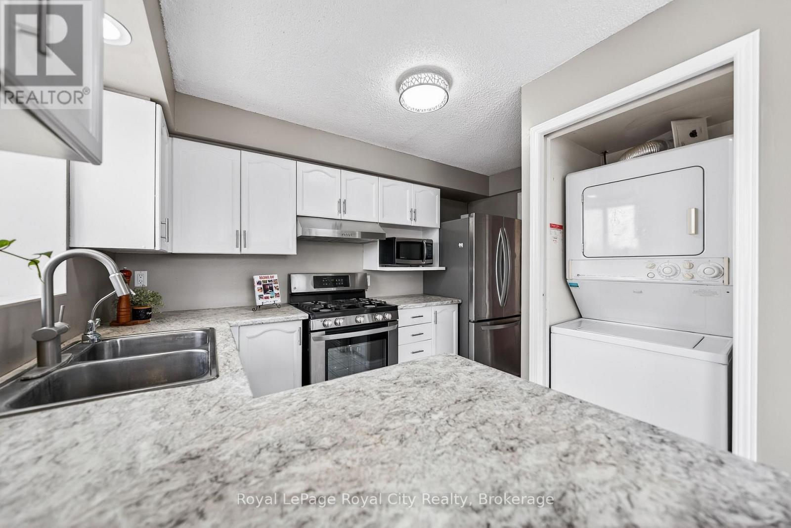 












701 - 281 BRISTOL STREET

,
Guelph (Junction/Onward Willow),




Ontario
N1H8J3

