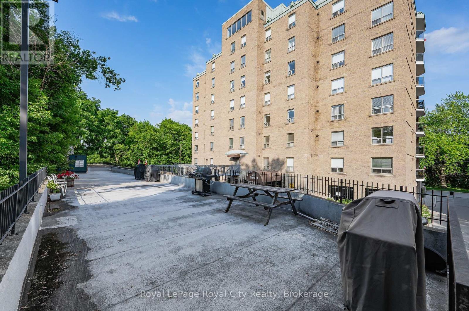 












701 - 281 BRISTOL STREET

,
Guelph (Junction/Onward Willow),




Ontario
N1H8J3

