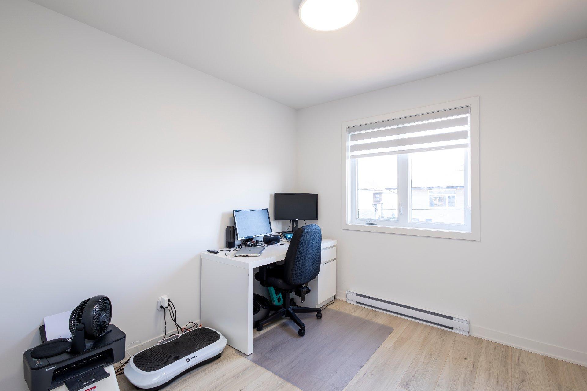 









3250


Rue du Riesling

,
Sainte-Marthe-sur-le-Lac,




QC
J0N1P0

