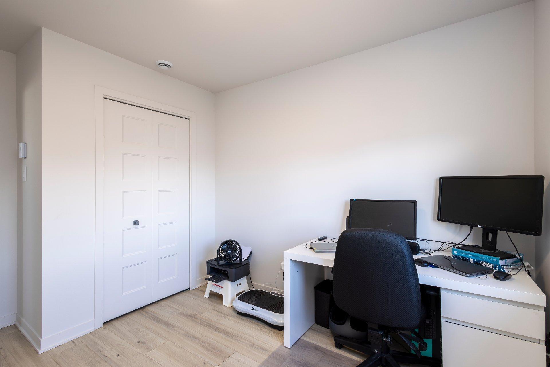 









3250


Rue du Riesling

,
Sainte-Marthe-sur-le-Lac,




QC
J0N1P0

