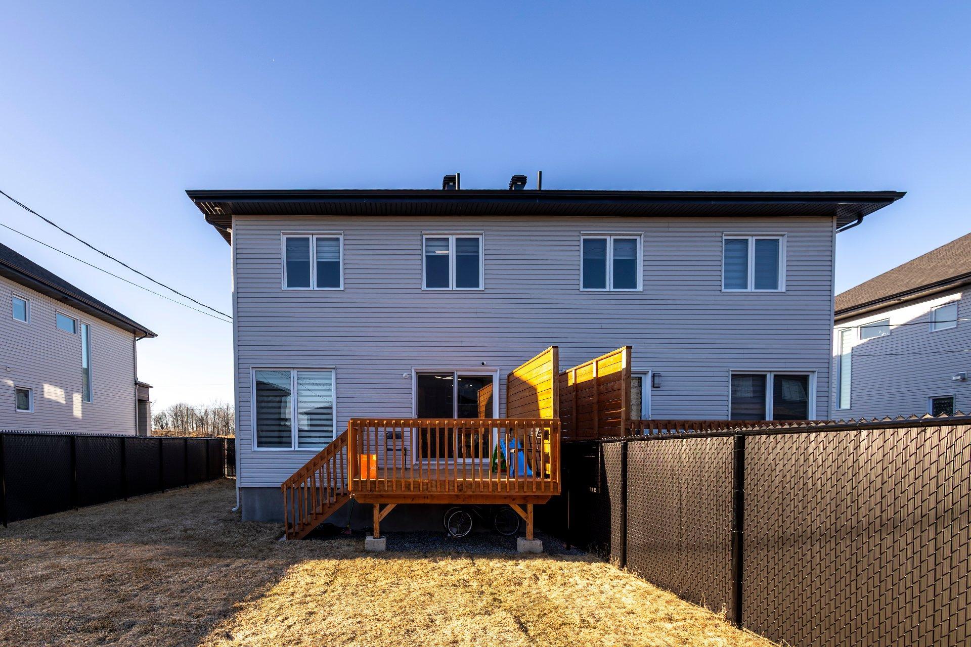 









3250


Rue du Riesling

,
Sainte-Marthe-sur-le-Lac,




QC
J0N1P0

