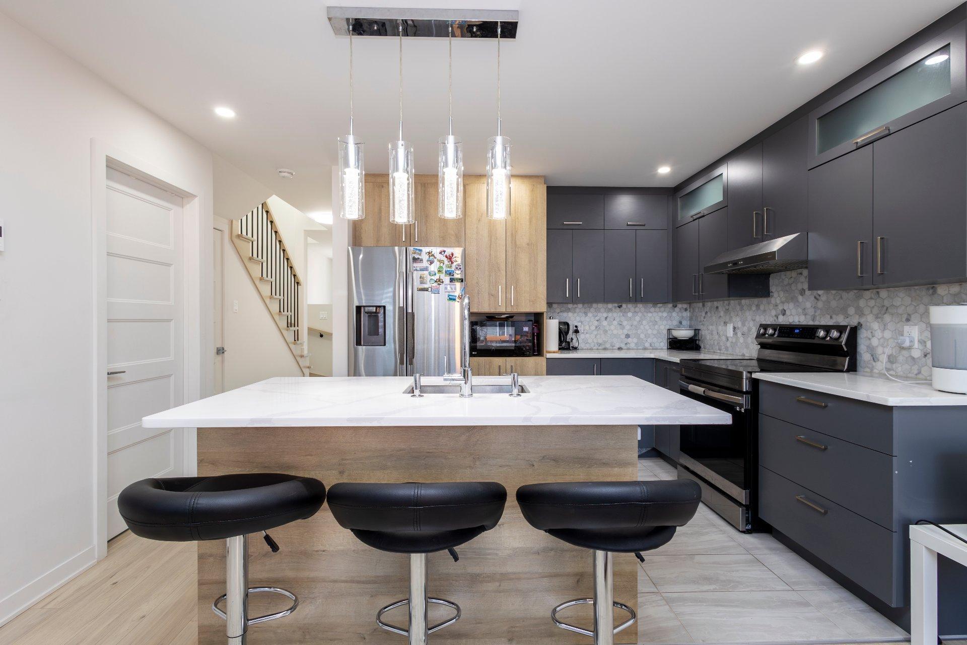 









3250


Rue du Riesling

,
Sainte-Marthe-sur-le-Lac,




QC
J0N1P0

