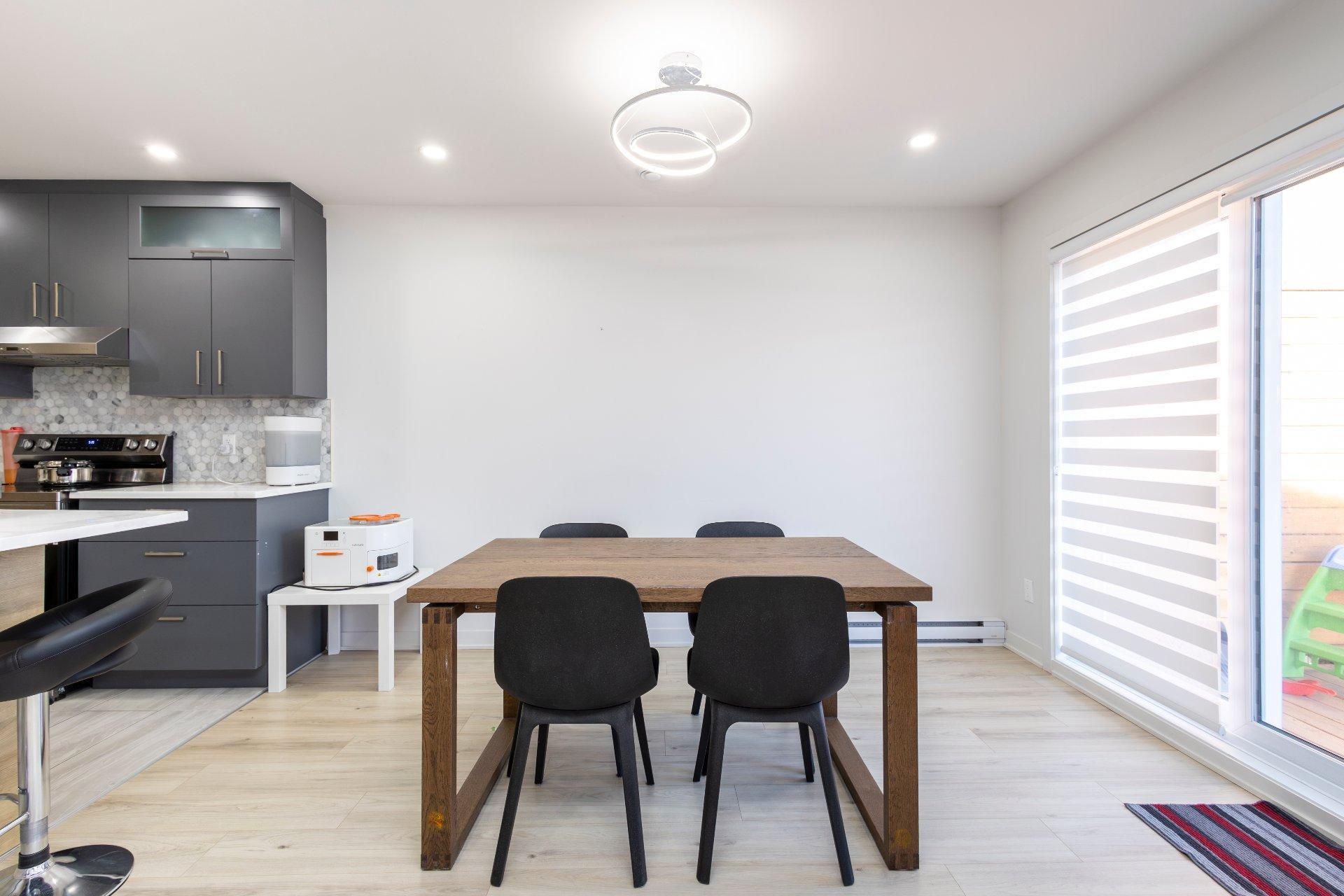 









3250


Rue du Riesling

,
Sainte-Marthe-sur-le-Lac,




QC
J0N1P0

