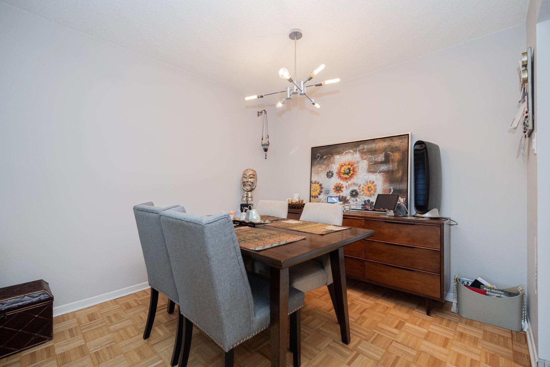 









2555


Av. du Havre-des-Îles

, 216,
Laval (Chomedey),




QC
H7W4R4

