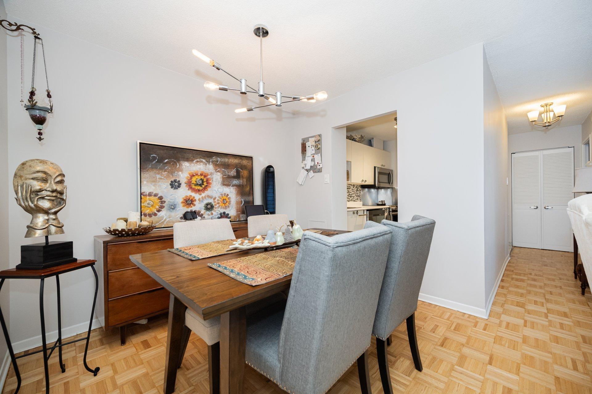 









2555


Av. du Havre-des-Îles

, 216,
Laval (Chomedey),




QC
H7W4R4

