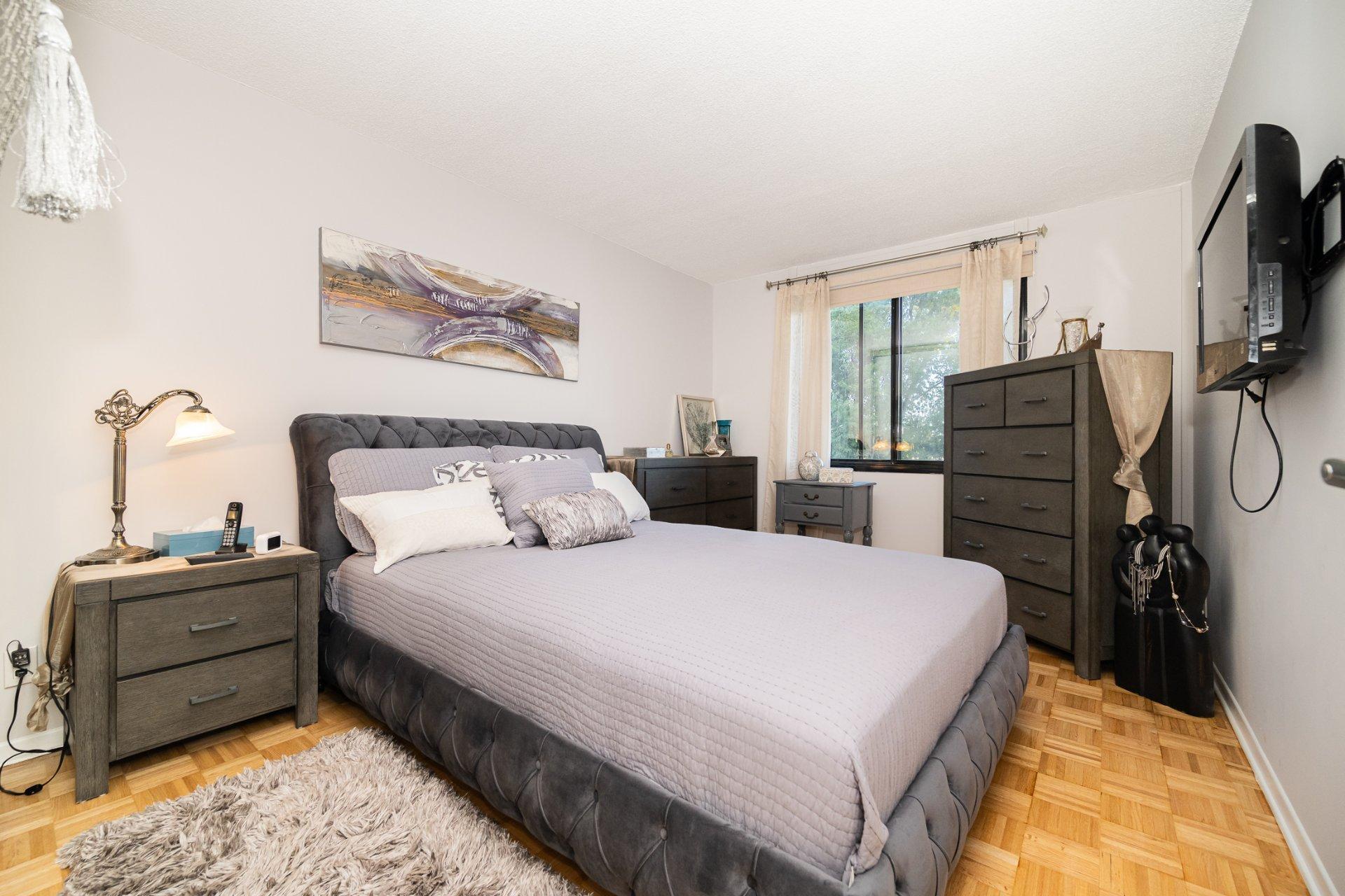 









2555


Av. du Havre-des-Îles

, 216,
Laval (Chomedey),




QC
H7W4R4

