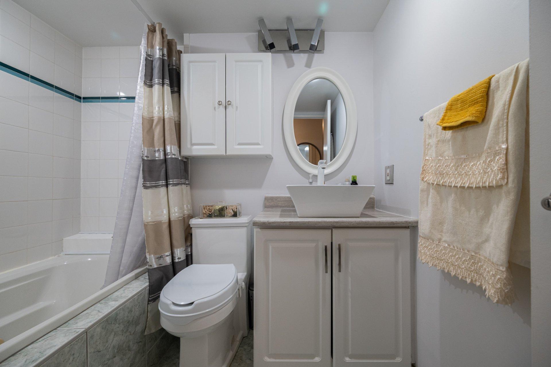 









2555


Av. du Havre-des-Îles

, 216,
Laval (Chomedey),




QC
H7W4R4

