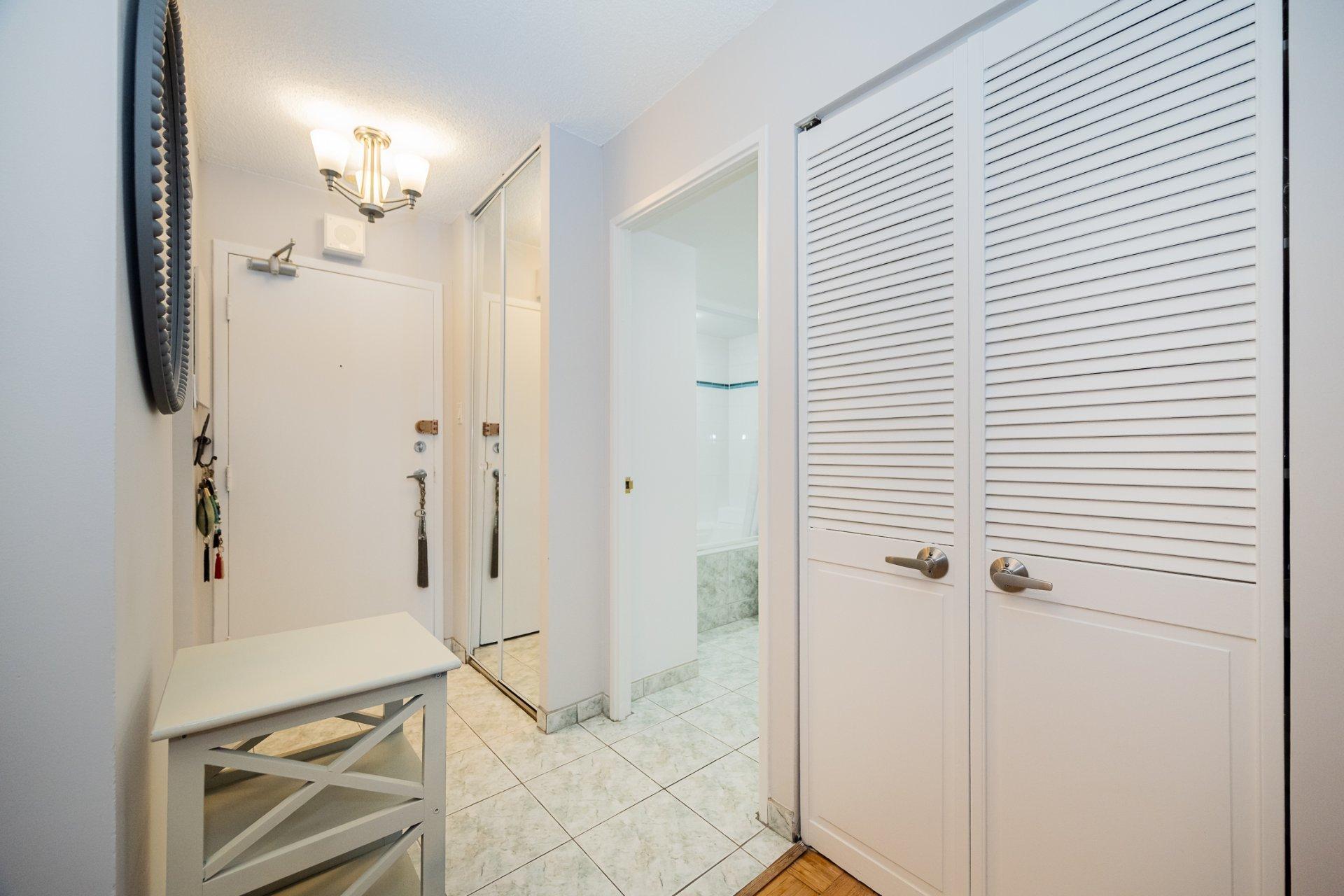 









2555


Av. du Havre-des-Îles

, 216,
Laval (Chomedey),




QC
H7W4R4

