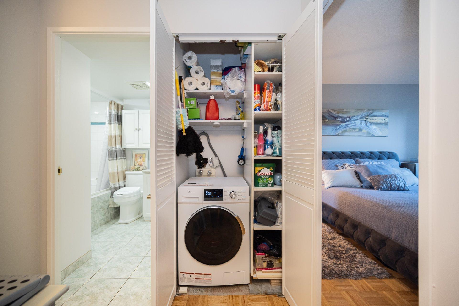 









2555


Av. du Havre-des-Îles

, 216,
Laval (Chomedey),




QC
H7W4R4

