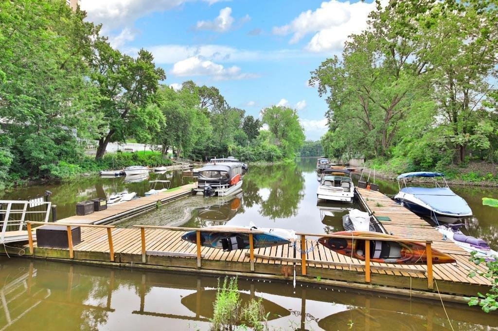 









2555


Av. du Havre-des-Îles

, 216,
Laval (Chomedey),




QC
H7W4R4

