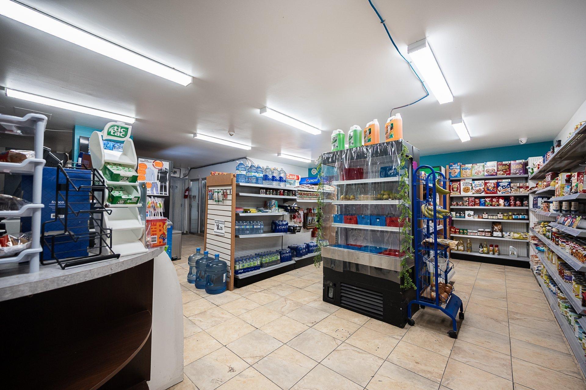 









2555


Av. du Havre-des-Îles

, 216,
Laval (Chomedey),




QC
H7W4R4

