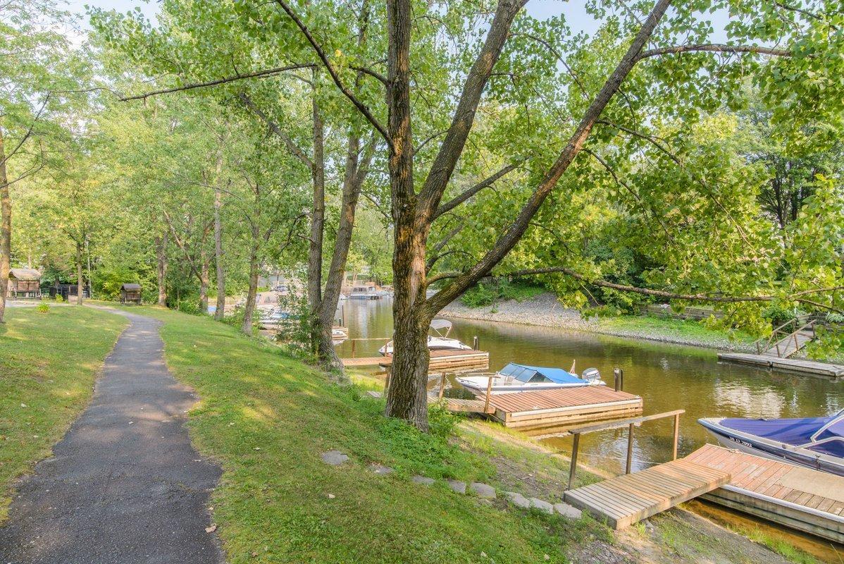 









2555


Av. du Havre-des-Îles

, 216,
Laval (Chomedey),




QC
H7W4R4

