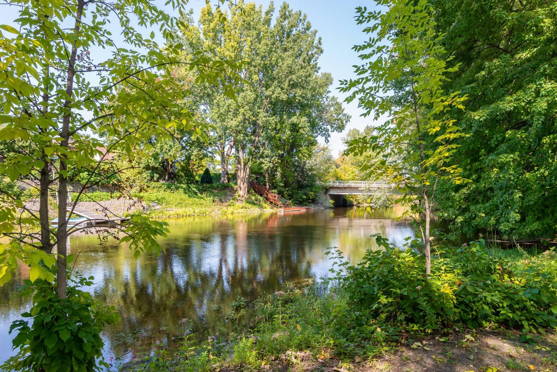 









2555


Av. du Havre-des-Îles

, 216,
Laval (Chomedey),




QC
H7W4R4

