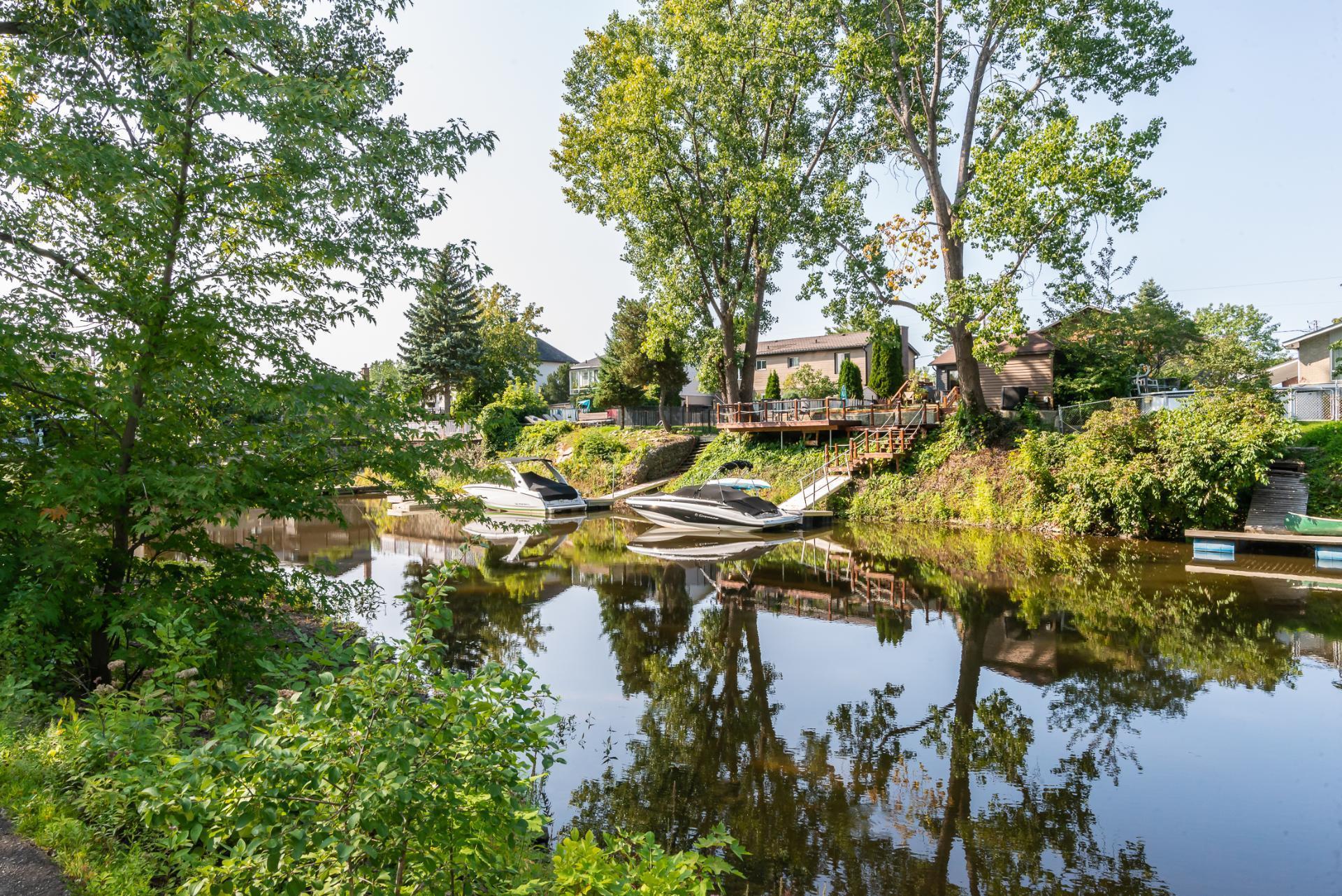 









2555


Av. du Havre-des-Îles

, 216,
Laval (Chomedey),




QC
H7W4R4

