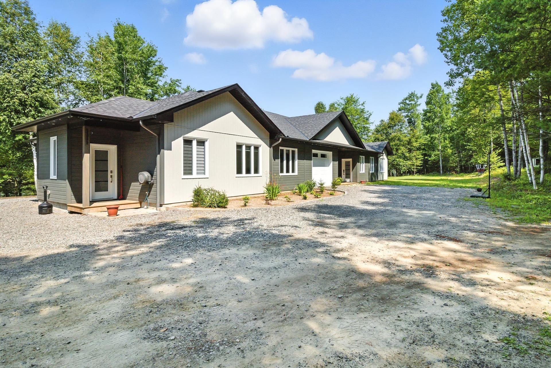 









90


Ch. du Huard

,
Val-des-Bois,




QC
J0X3C0

