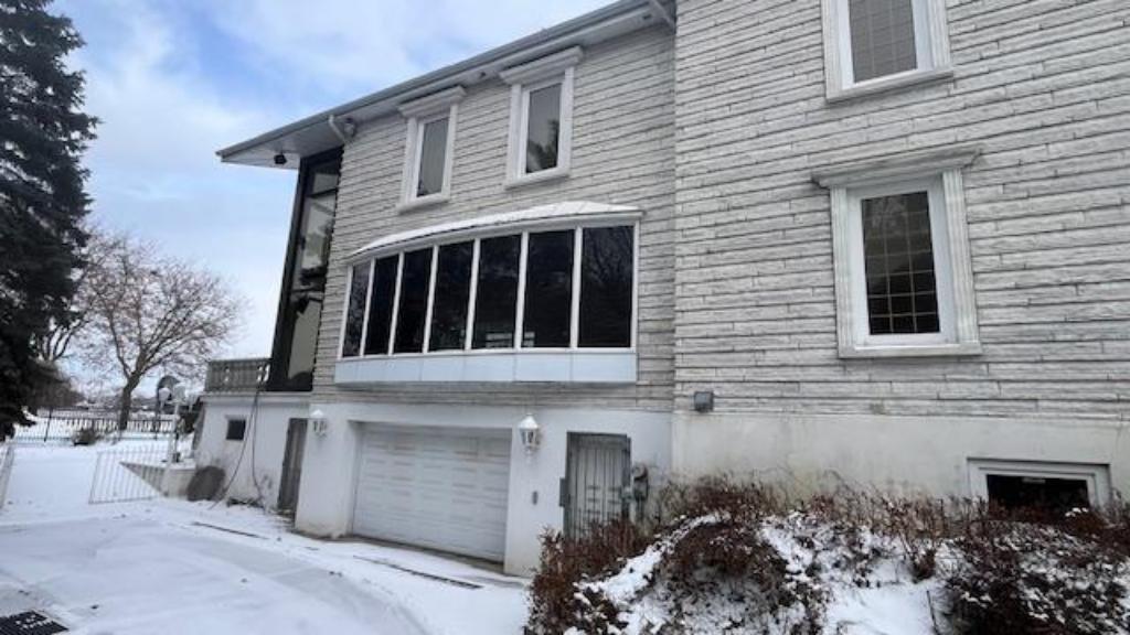 









8855


Boul. Gouin E.

,
Montréal (Rivière-des-Prairies/Pointe-aux-Trembles),




QC
H1E2P7

