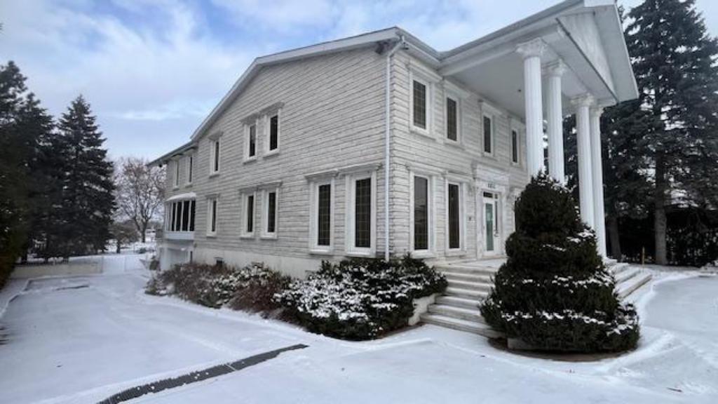 









8855


Boul. Gouin E.

,
Montréal (Rivière-des-Prairies/Pointe-aux-Trembles),




QC
H1E2P7

