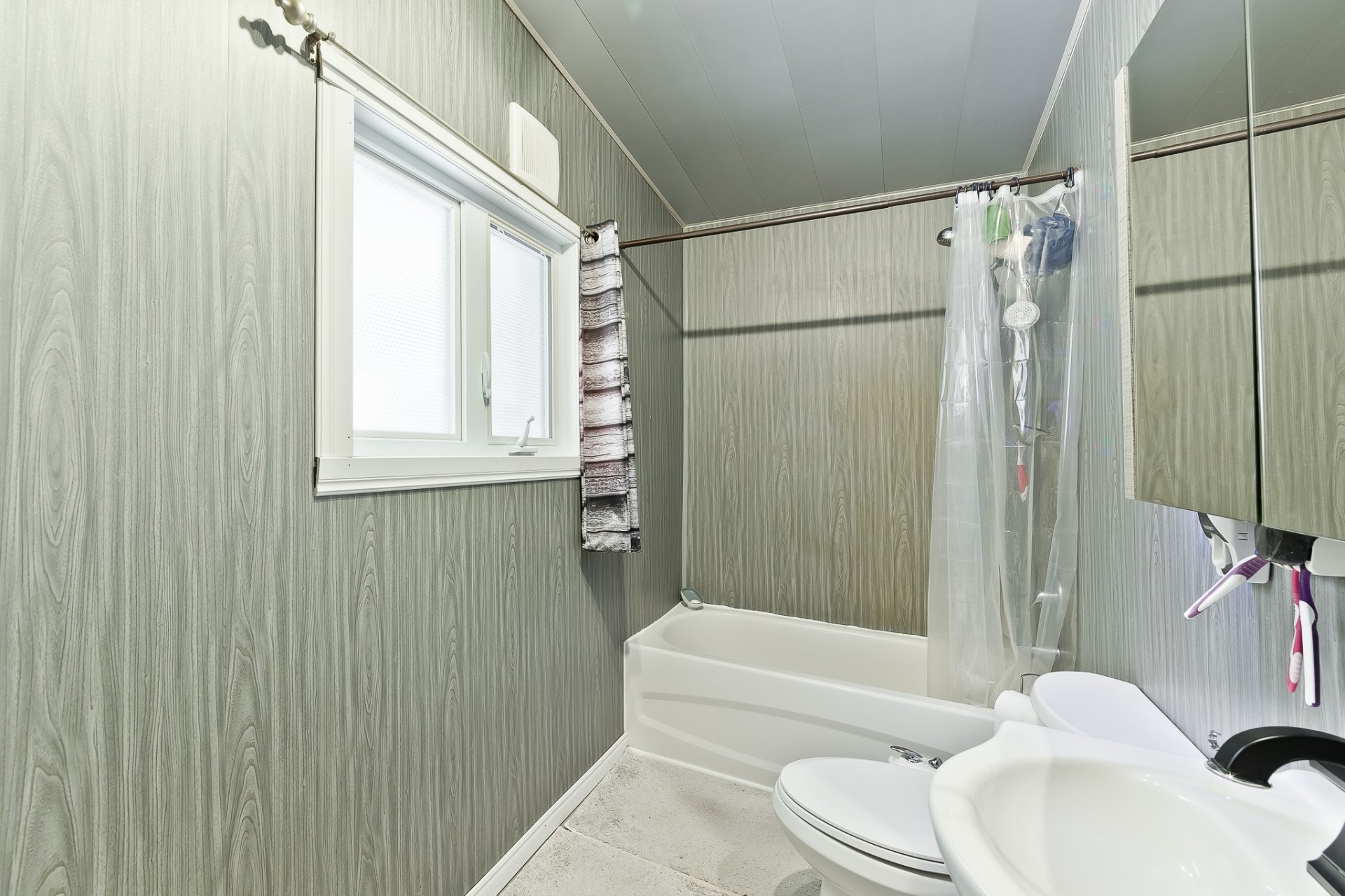 









353


Ch. St-Pierre

,
Saint-Claude,




QC
J1S2L5

