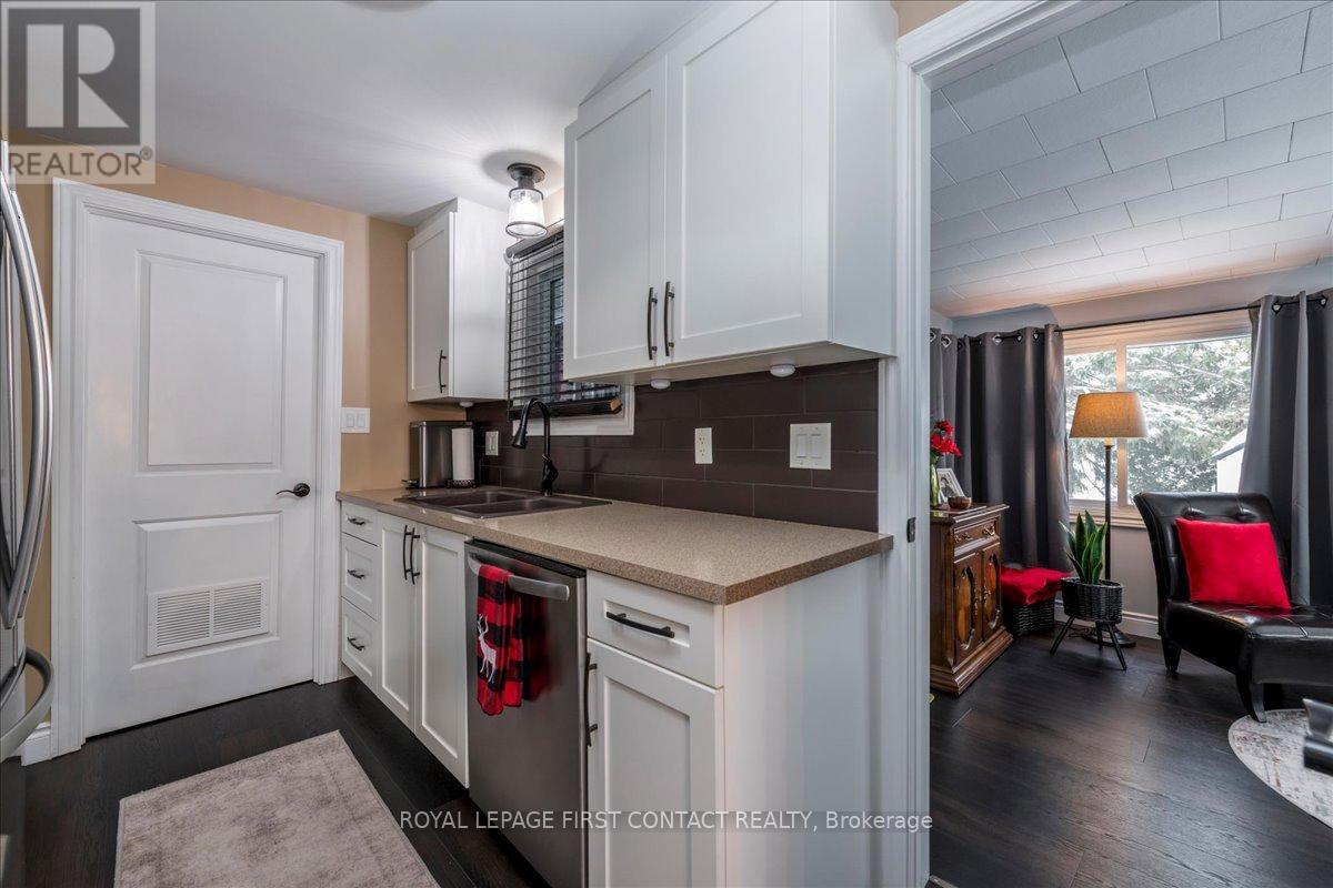 












10 SOUTH BOULEVARD

,
Innisfil,




Ontario
L9S1L7

