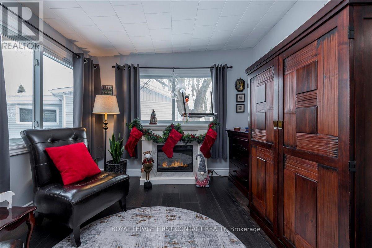 












10 SOUTH BOULEVARD

,
Innisfil,




Ontario
L9S1L7

