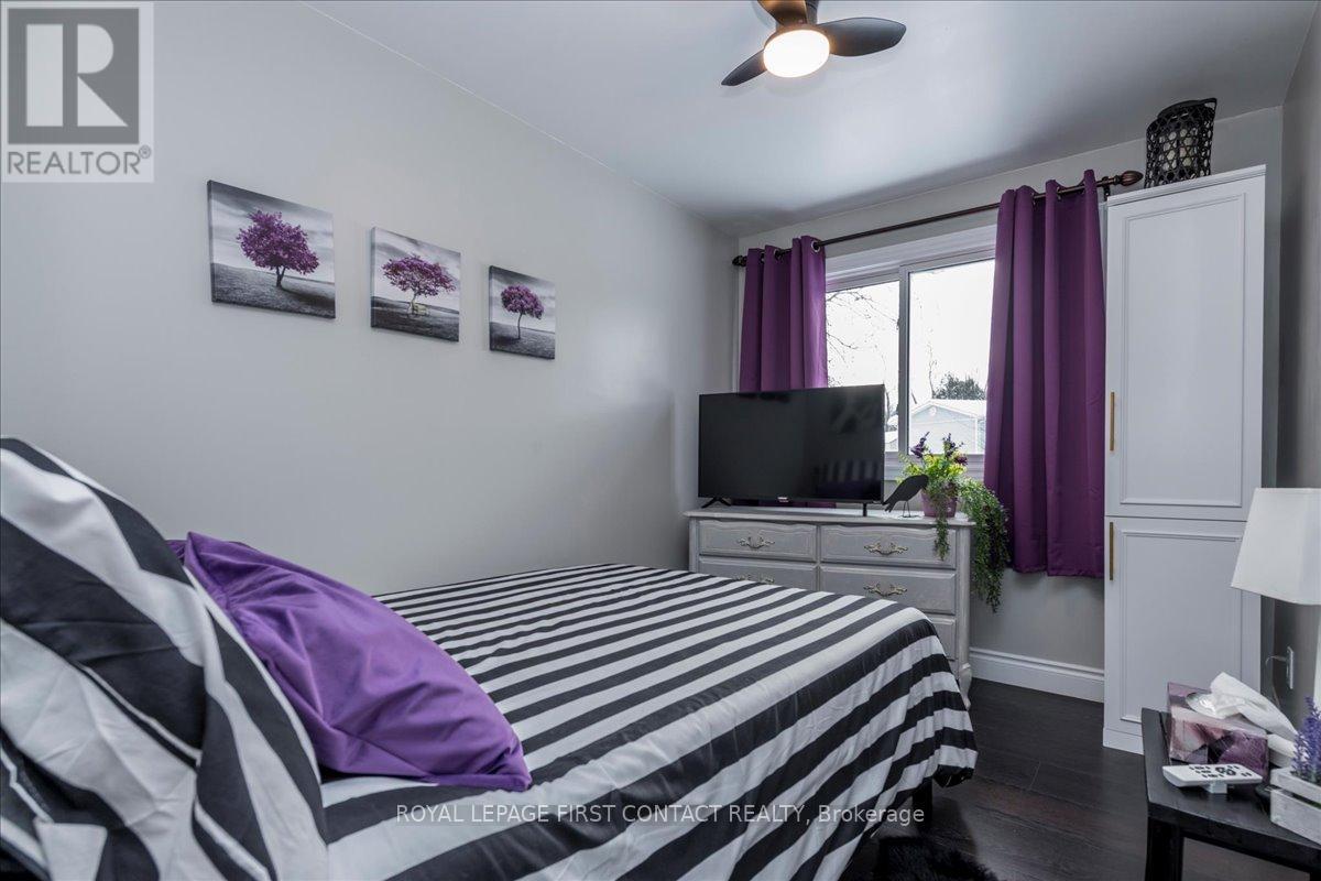 












10 SOUTH BOULEVARD

,
Innisfil,




Ontario
L9S1L7

