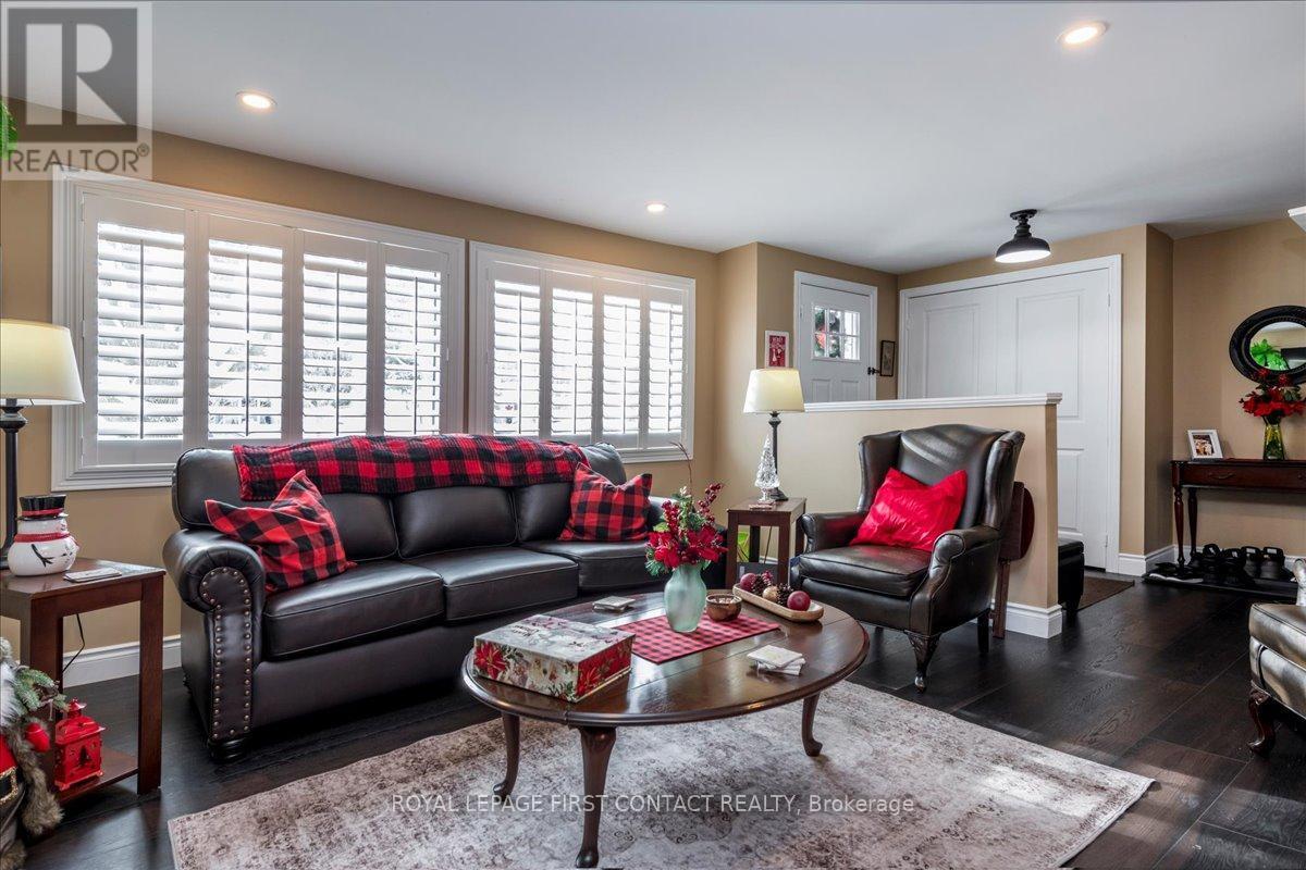 












10 SOUTH BOULEVARD

,
Innisfil,




Ontario
L9S1L7

