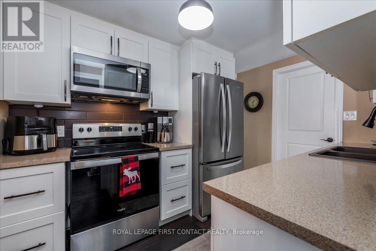 












10 SOUTH BOULEVARD

,
Innisfil,




Ontario
L9S1L7

