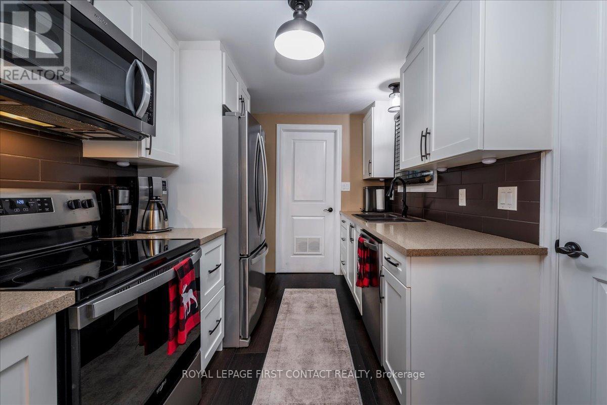 












10 SOUTH BOULEVARD

,
Innisfil,




Ontario
L9S1L7

