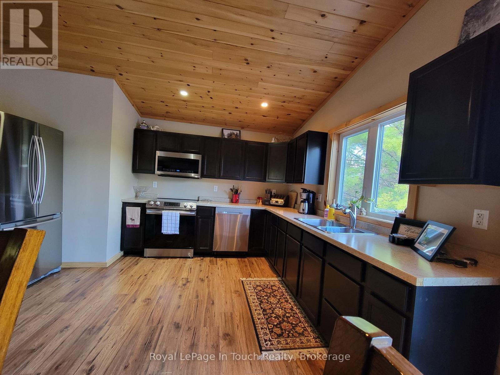 












5631 UPPER BIG CHUTE ROAD

,
Severn,




Ontario
L0K1E0

