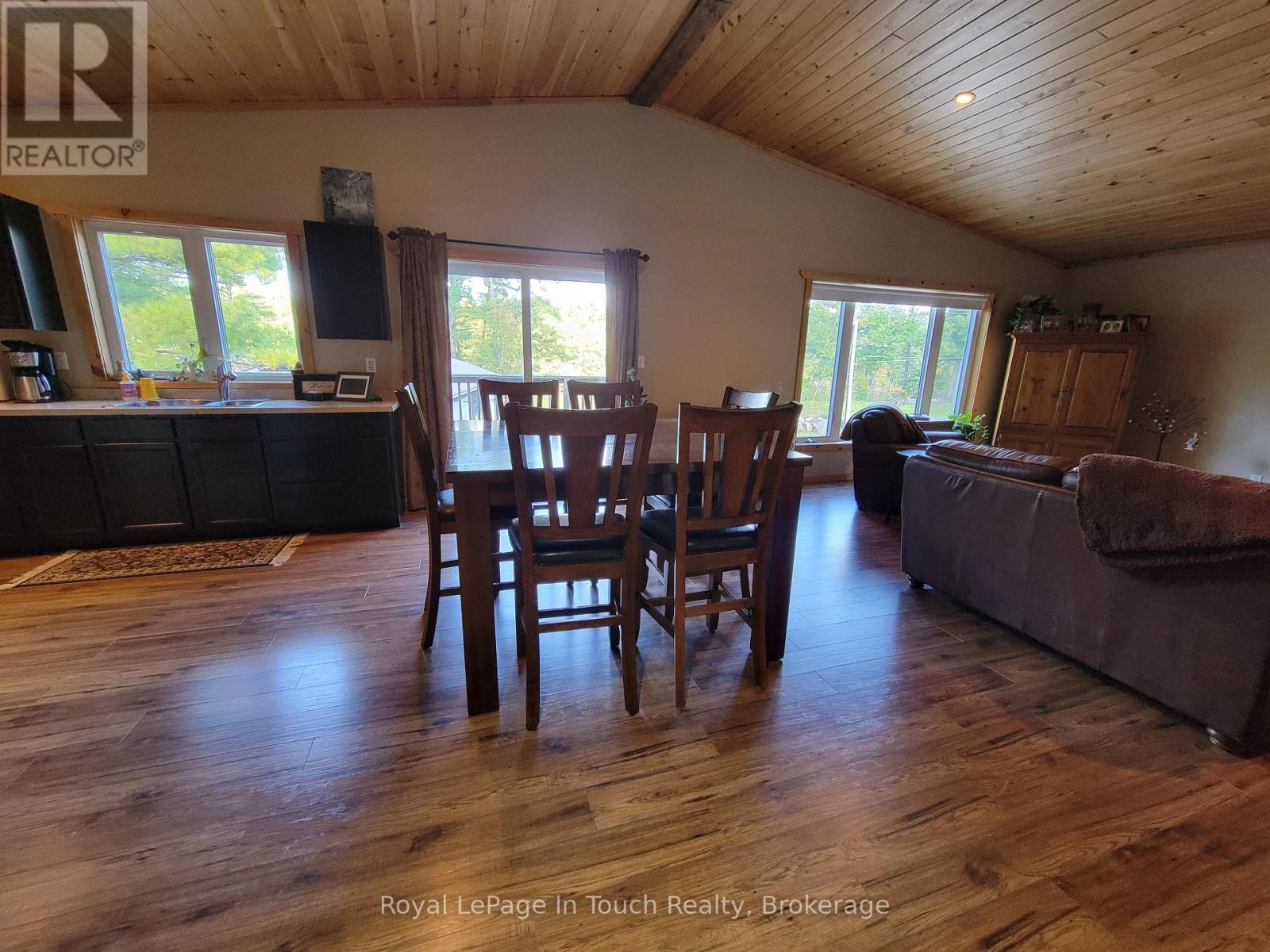 












5631 UPPER BIG CHUTE ROAD

,
Severn,




Ontario
L0K1E0

