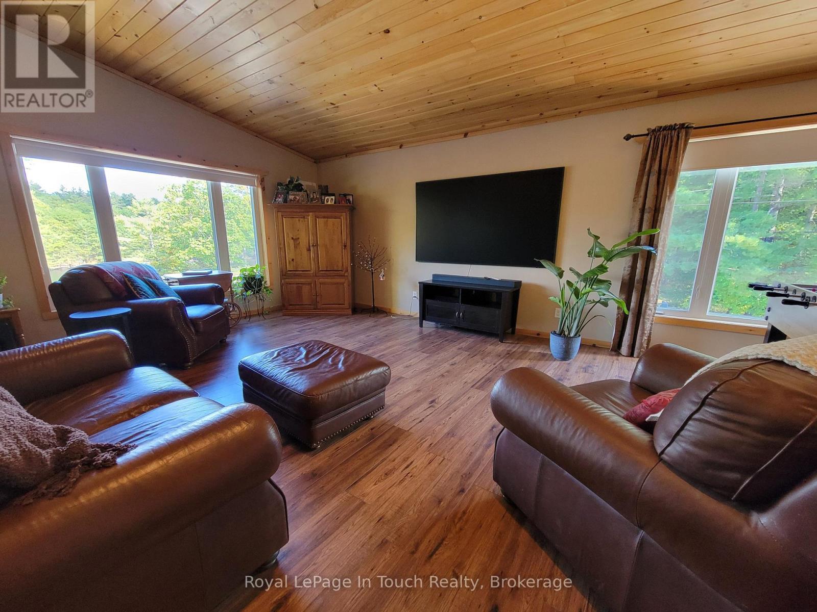 












5631 UPPER BIG CHUTE ROAD

,
Severn,




Ontario
L0K1E0

