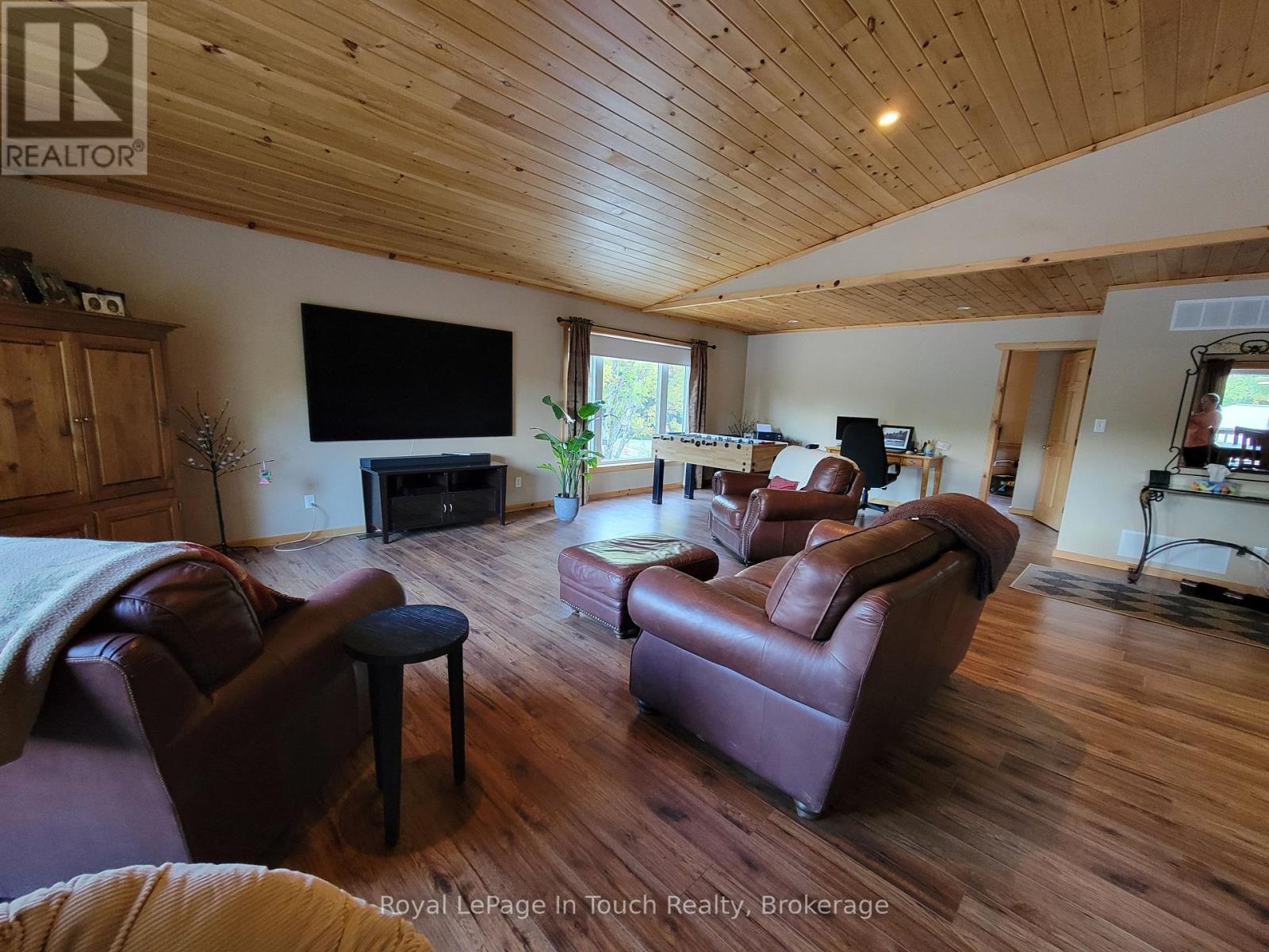 












5631 UPPER BIG CHUTE ROAD

,
Severn,




Ontario
L0K1E0

