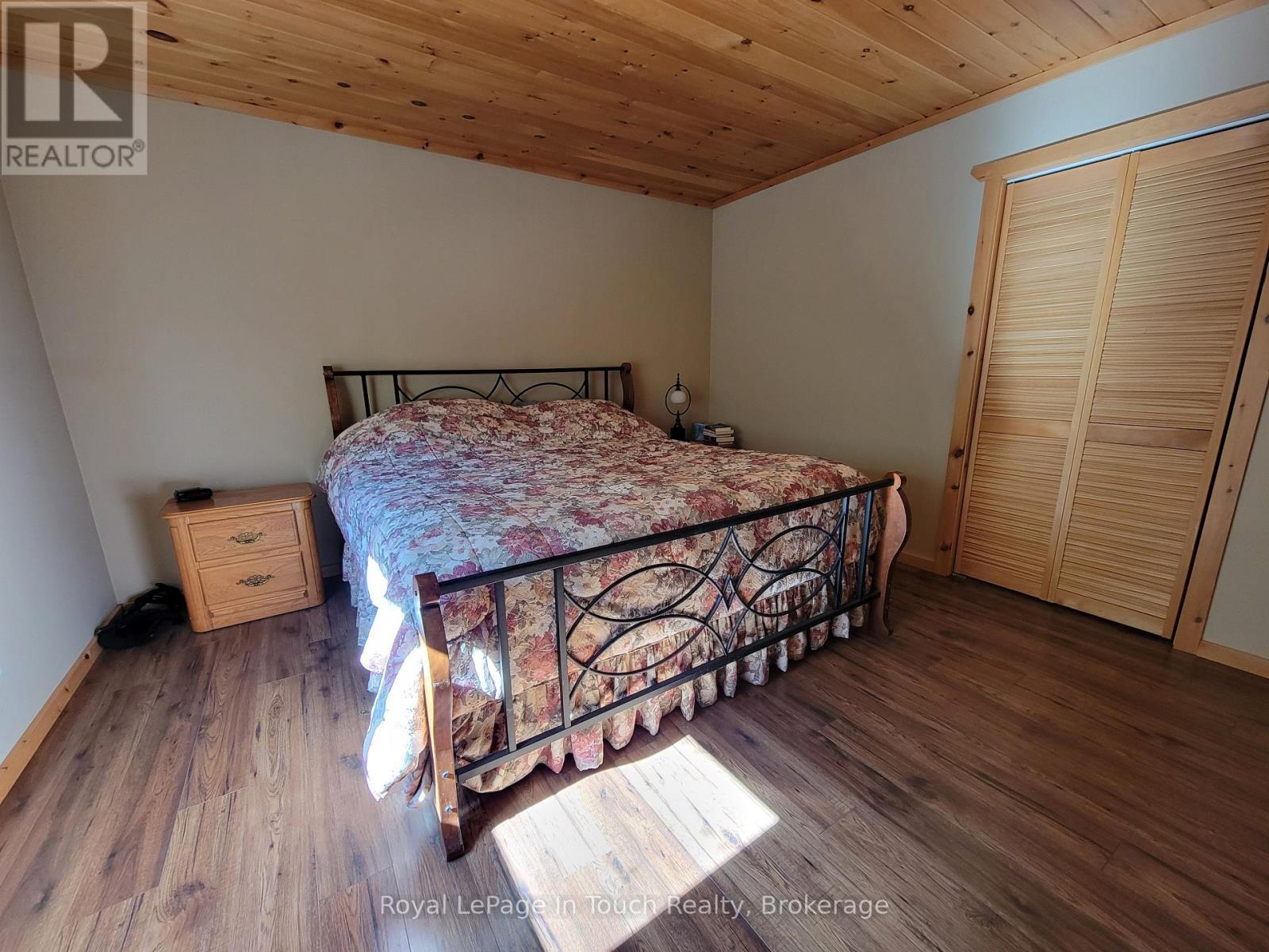 












5631 UPPER BIG CHUTE ROAD

,
Severn,




Ontario
L0K1E0

