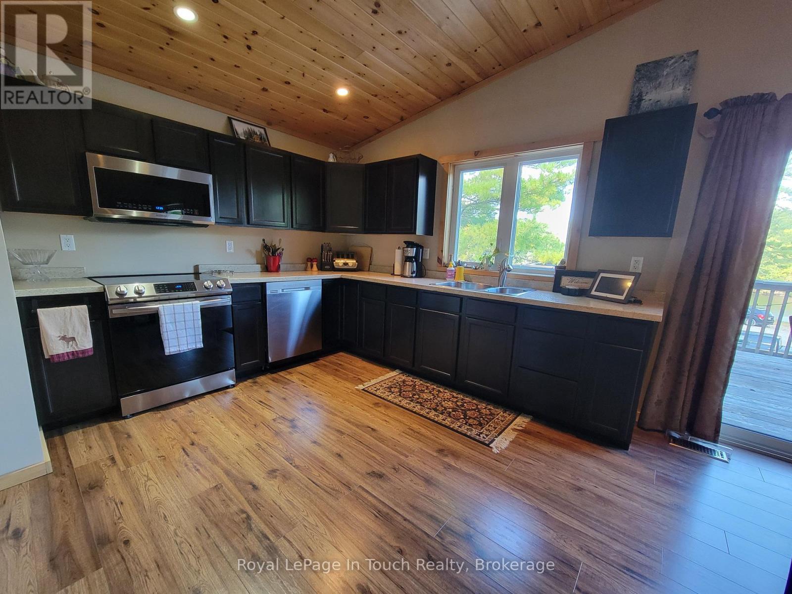 












5631 UPPER BIG CHUTE ROAD

,
Severn,




Ontario
L0K1E0

