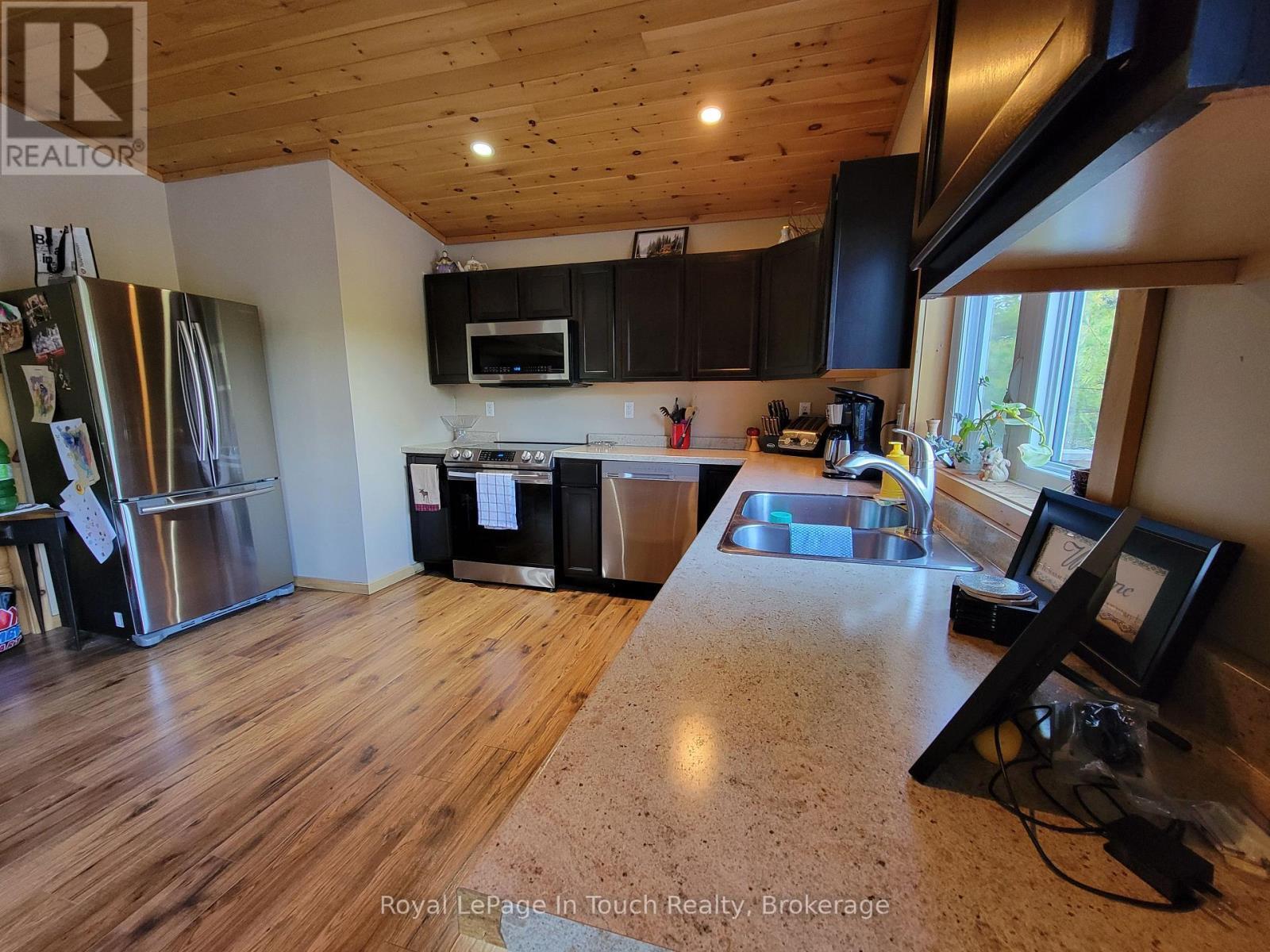 












5631 UPPER BIG CHUTE ROAD

,
Severn,




Ontario
L0K1E0

