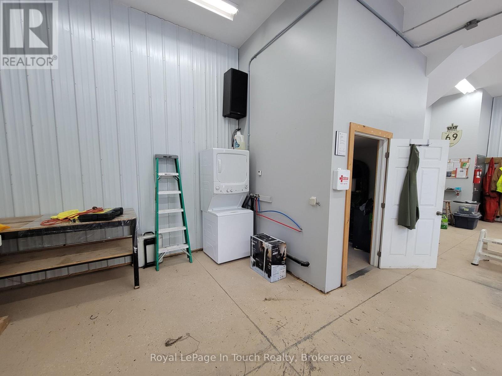 












5631 UPPER BIG CHUTE ROAD

,
Severn,




Ontario
L0K1E0

