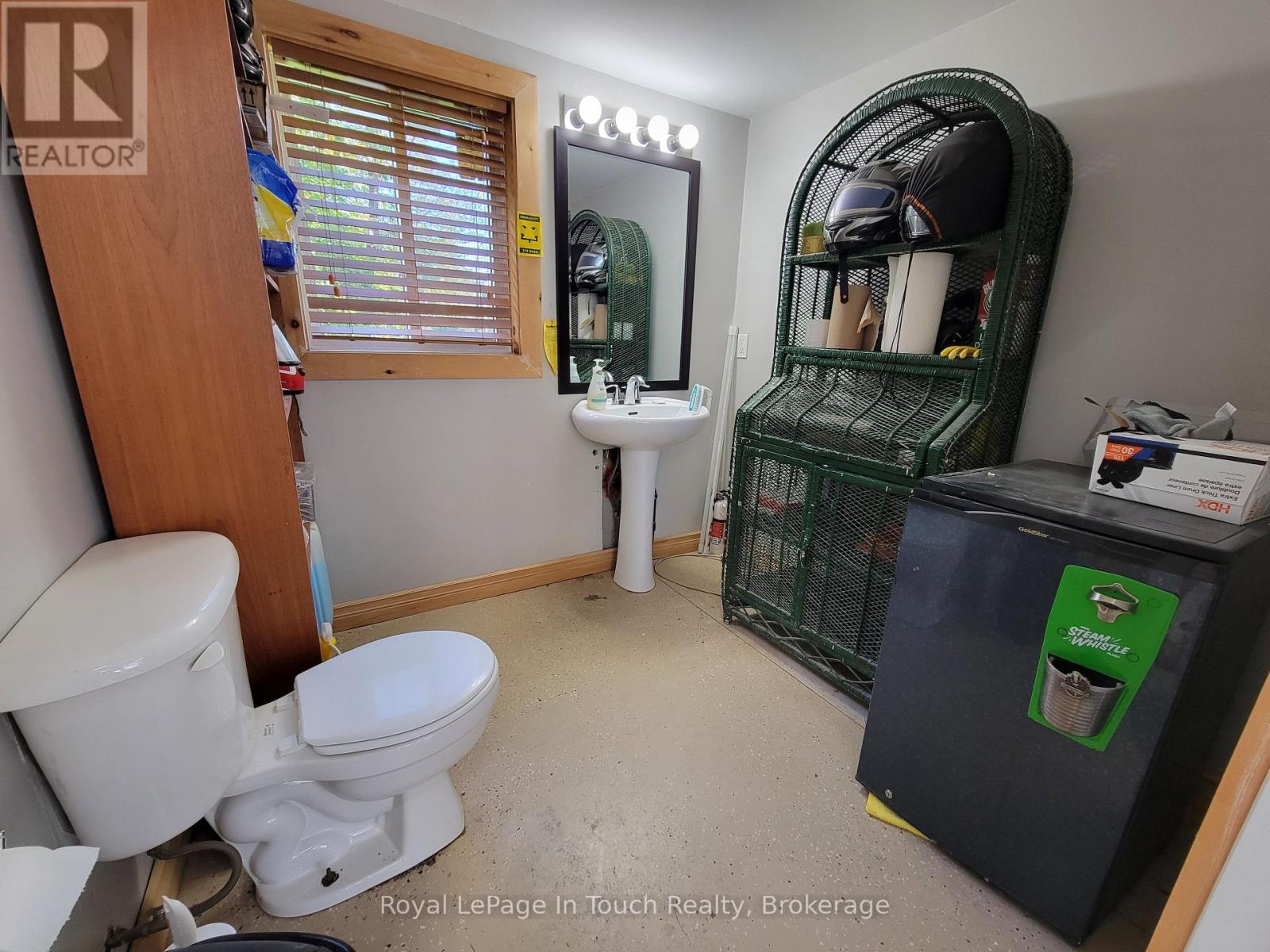 












5631 UPPER BIG CHUTE ROAD

,
Severn,




Ontario
L0K1E0

