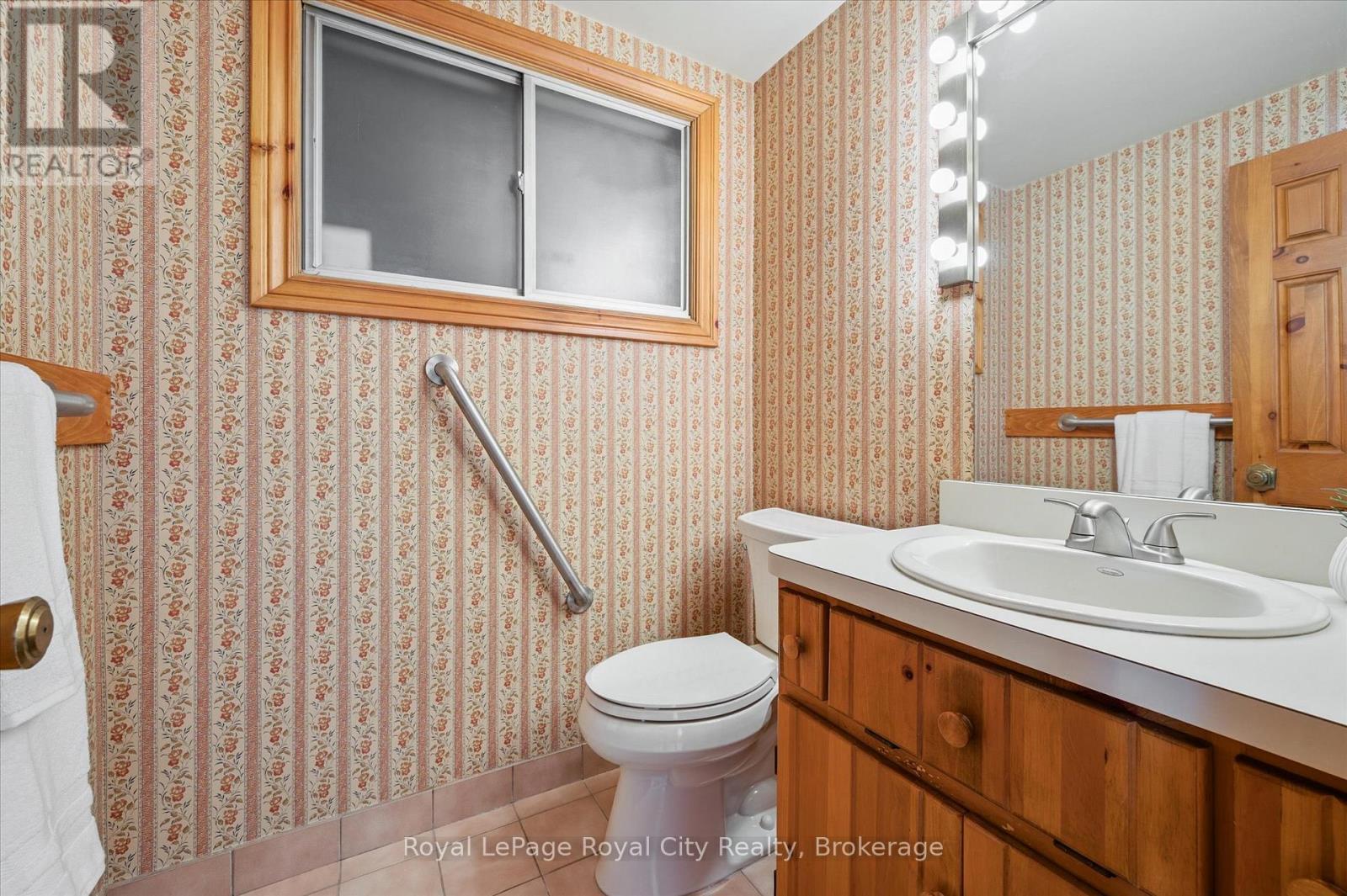 












67 WOODSIDE ROAD

,
Guelph (Dovercliffe Park/Old University),




Ontario
N1G2H1

