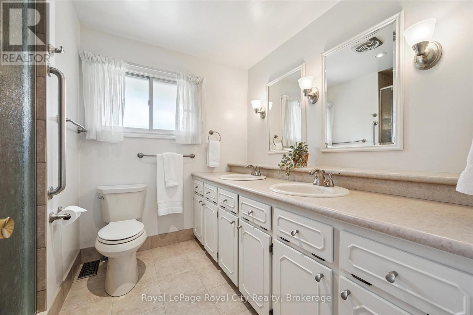 












67 WOODSIDE ROAD

,
Guelph (Dovercliffe Park/Old University),




Ontario
N1G2H1

