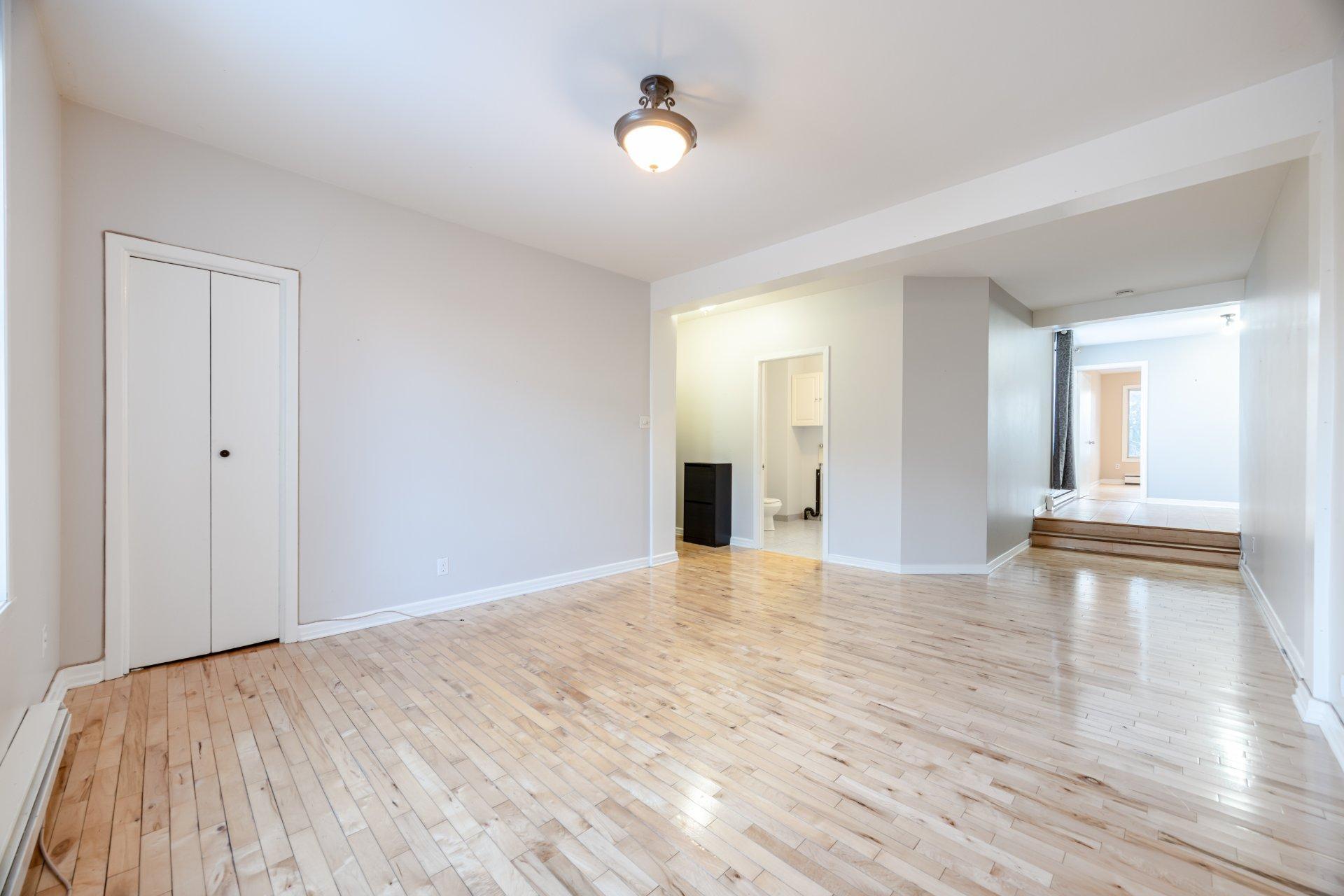 









3855


Rue du Fort-Rolland

,
Montréal (Lachine),




QC
H8T1V8


