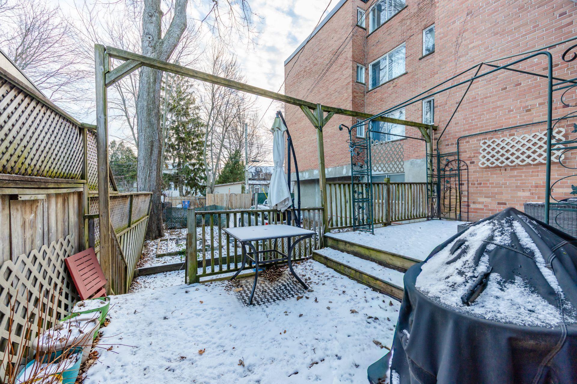 









3855


Rue du Fort-Rolland

,
Montréal (Lachine),




QC
H8T1V8

