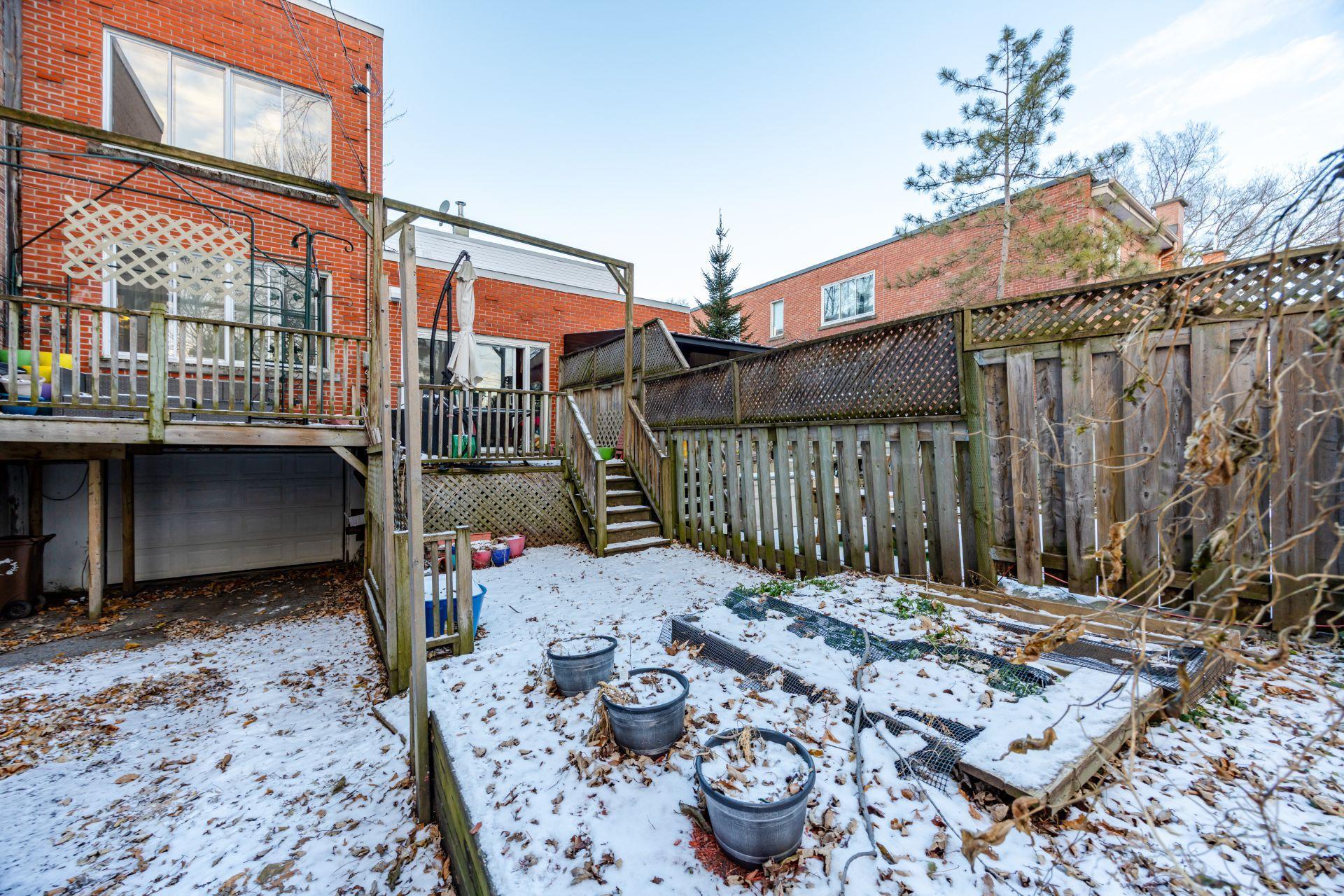 









3855


Rue du Fort-Rolland

,
Montréal (Lachine),




QC
H8T1V8

